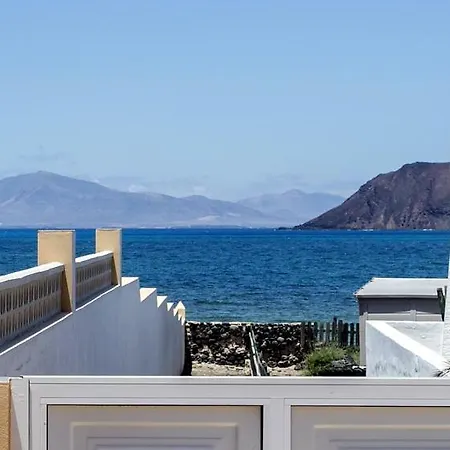 Charming By The Sea With Private Pool 别墅 *