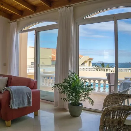 Charming By The Sea With Private Pool 别墅